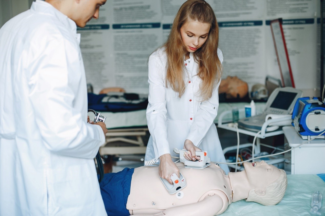 How Do BLS and CPR Classes Enhance Patient Care for Healthcare Professionals?